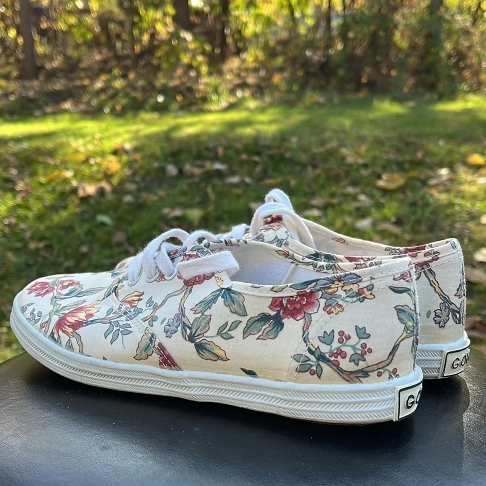 Golo vintage lace up sneakers white with floral pattern women’s size 6